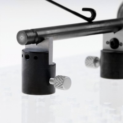 Obrotowe mikromocowanie z wycięciem V śr. 15,9 mm x 20 mm do użycia z elementami mocującymi M4
